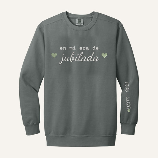 En Mi Era de Jubilada Embroidered Sweatshirt – Comfort Colors Crewneck in Grey